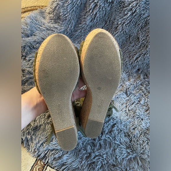 Minnetonka Isabel Fringe Wedge Sandal Size 8 - Picture 3 of 6